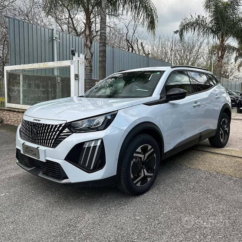 Usata Peugeot 2008 Allure 100 CV (73 kW) 2024 Bianco SUV