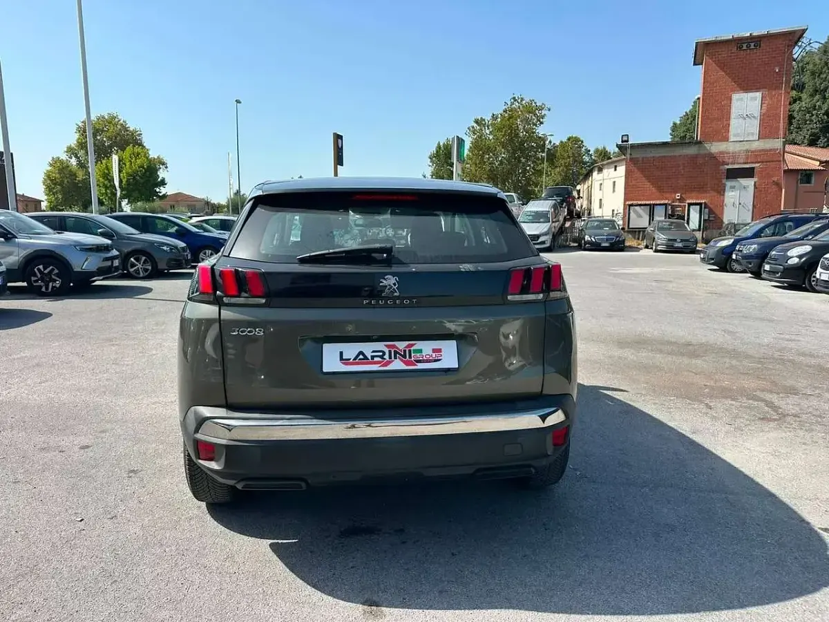 Usata Peugeot 3008 Business-Line 131 CV (96 kW) 2020 Verde SUV