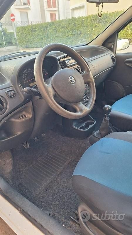 Usata Fiat Punto 60 CV (44 kW) 2006 Bianco Utilitaria