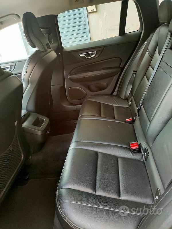 Usata Volvo V60 CC Pro 190 CV (139 kW) 2019 Grigio Station wagon