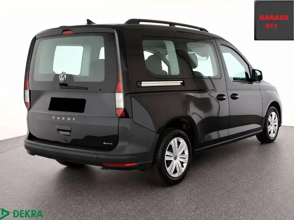 Usata VW Caddy 122 CV (89 kW) 2022 Deep black Monovolume