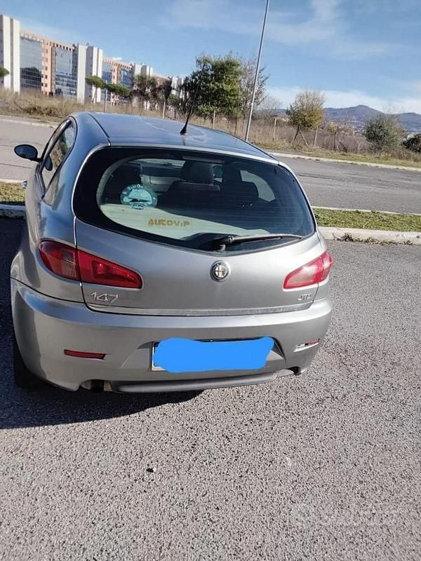Usata Alfa Romeo 147 116 CV (85 kW) 2005 Grigio Utilitaria