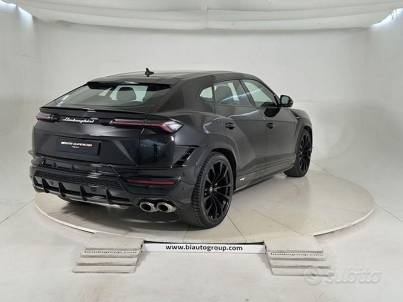 Usata Lamborghini Urus 666 CV (489 kW) 2023 Nero SUV