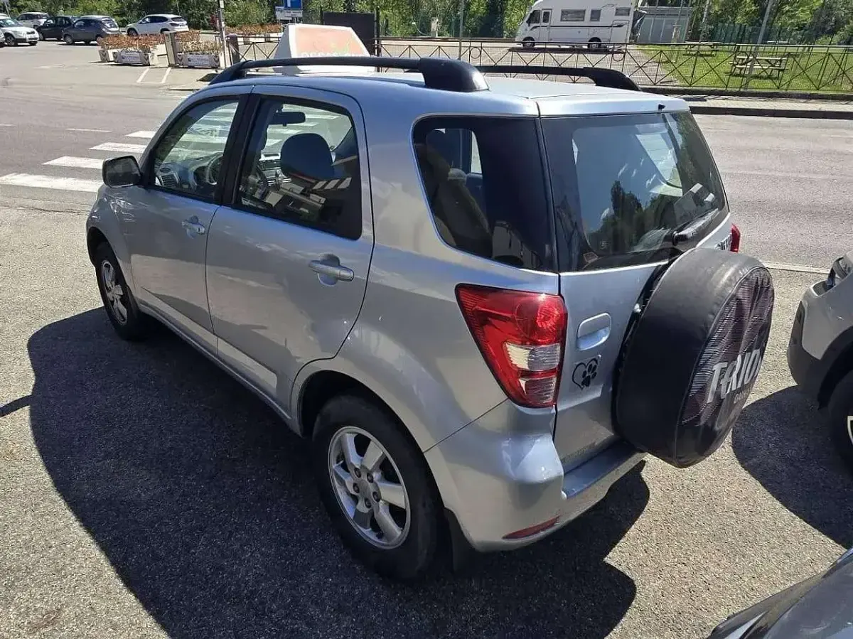 Usata Daihatsu Terios 86 CV (63 kW) 2007 Argento SUV