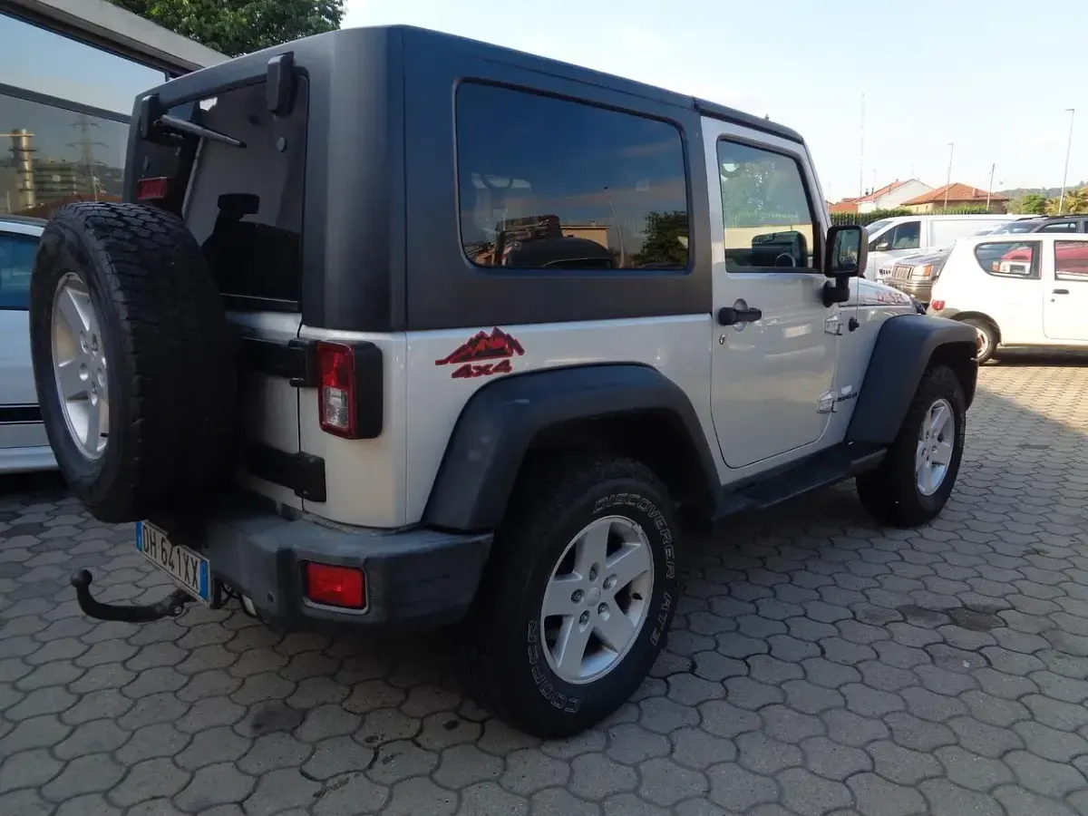 Usata Jeep Wrangler Sport 176 CV (129 kW) 2007 Argento SUV
