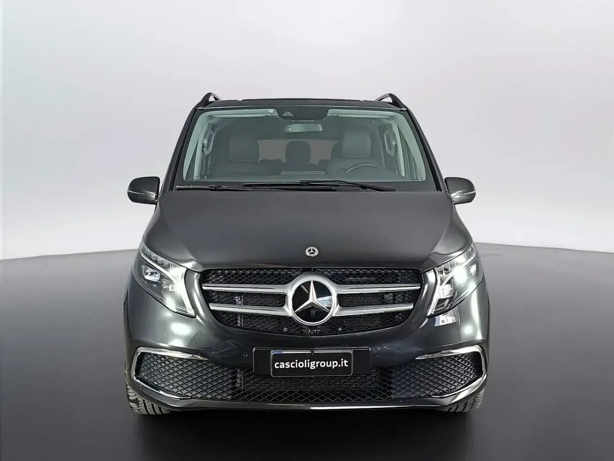 Usata Mercedes V300 Premium 239 CV (175 kW) 2024 Nero Monovolume
