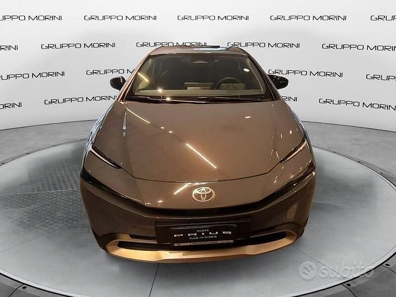 Nuova Toyota Prius Active 2025 Grigio Berlina