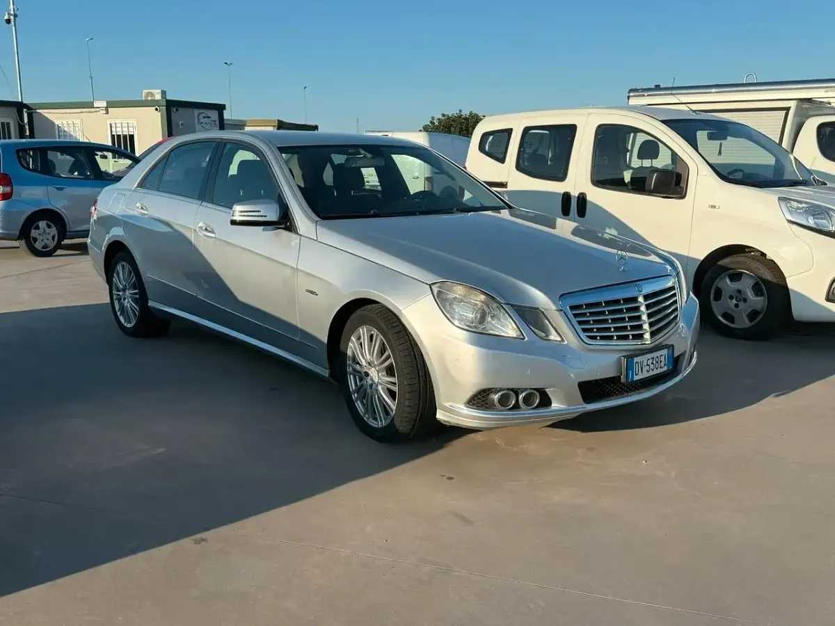 Usata Mercedes E350 Executive 231 CV (169 kW) 2009 Argento Berlina
