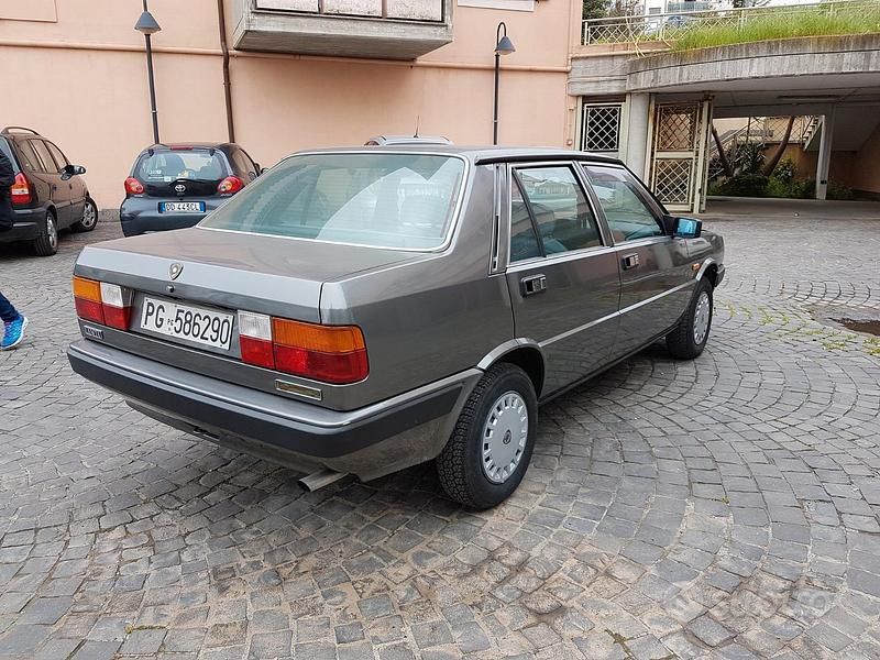 Usata Lancia Prisma 77 CV (56 kW) 1988 Grigio Berlina