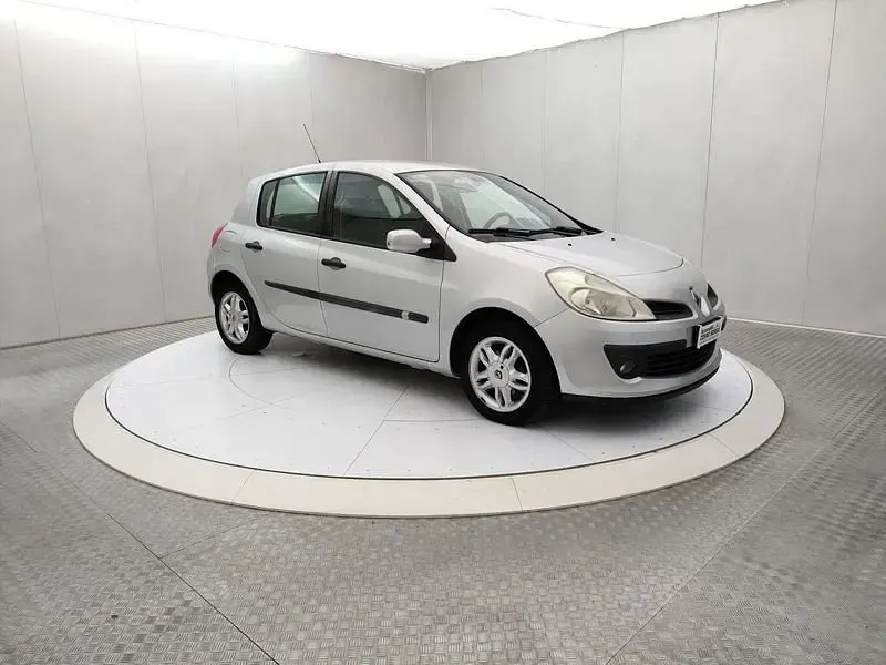 Usata Renault Clio Dynamique 75 CV (55 kW) 2007 Argento Utilitaria