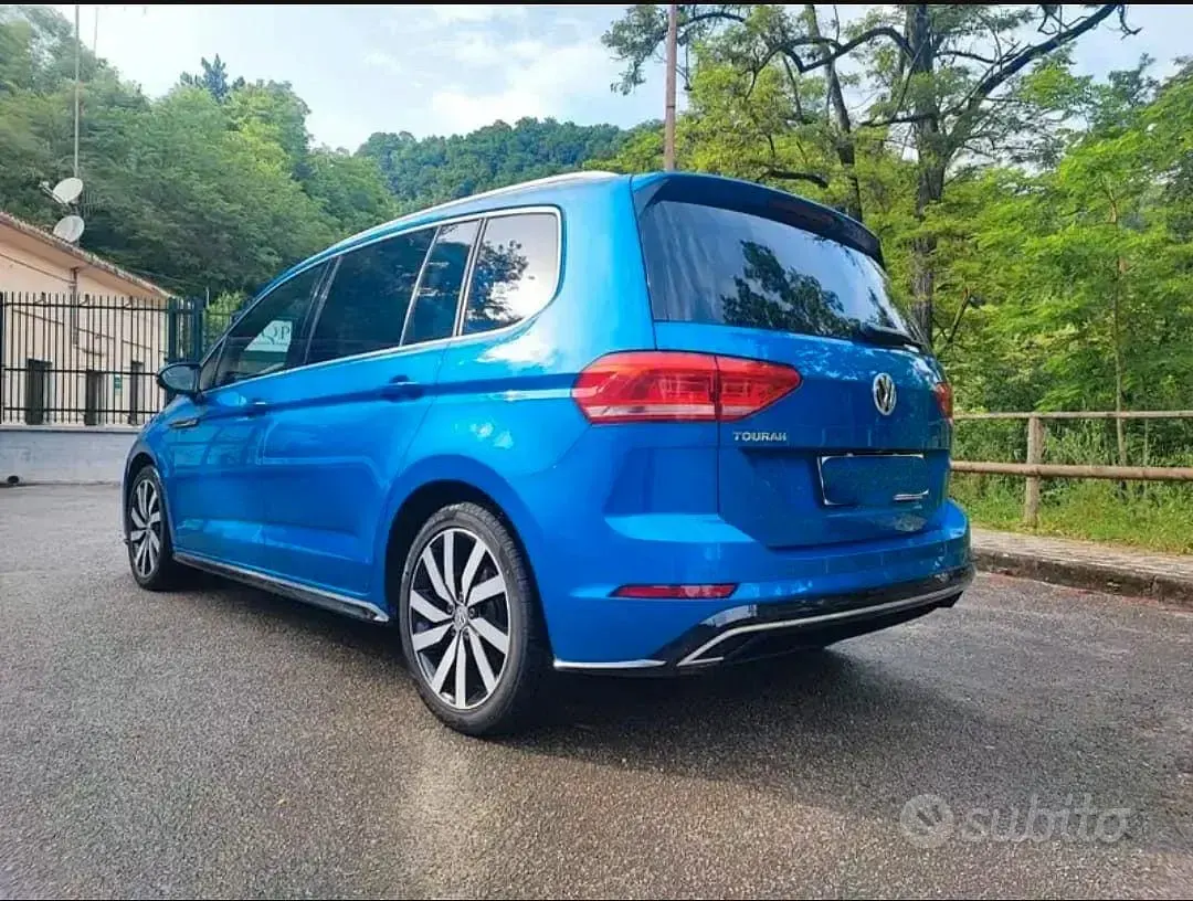 Usata VW Touran R-line 116 CV (85 kW) 2018 Blu Monovolume