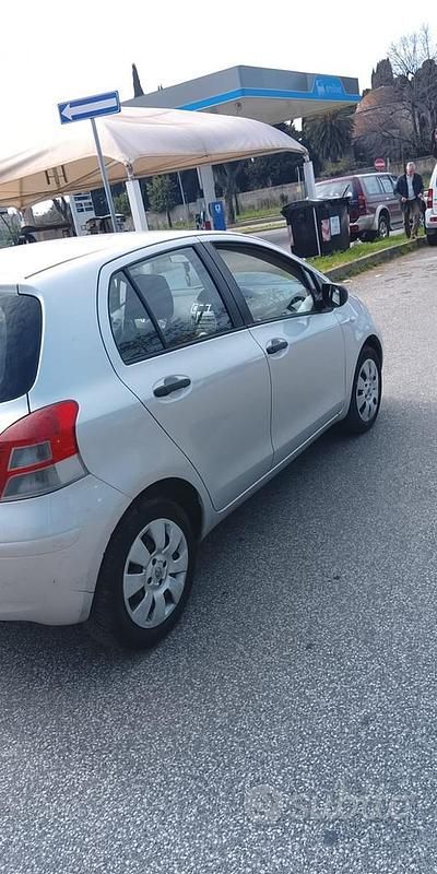 Usata Toyota Yaris 2012 Grigio Utilitaria
