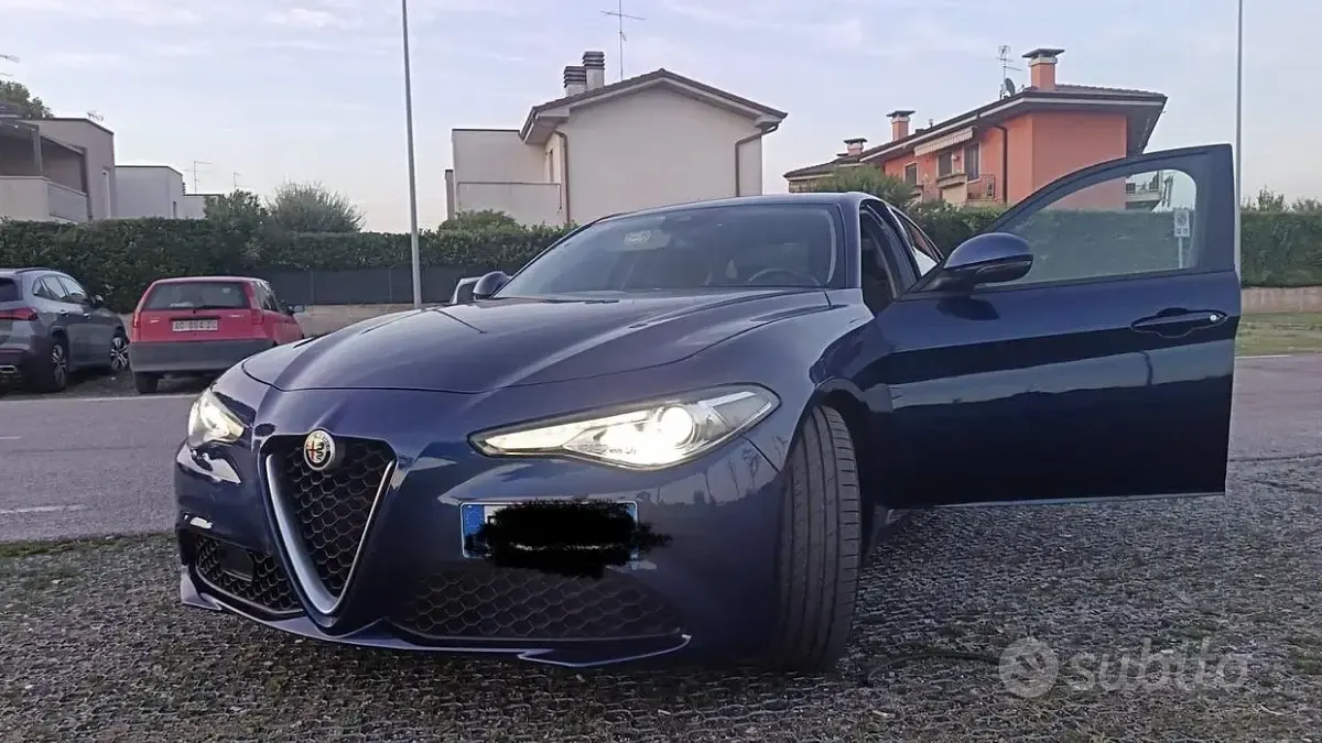 Usata Alfa Romeo Giulia Business 136 CV (100 kW) 2018 Bluazzurro Berlina