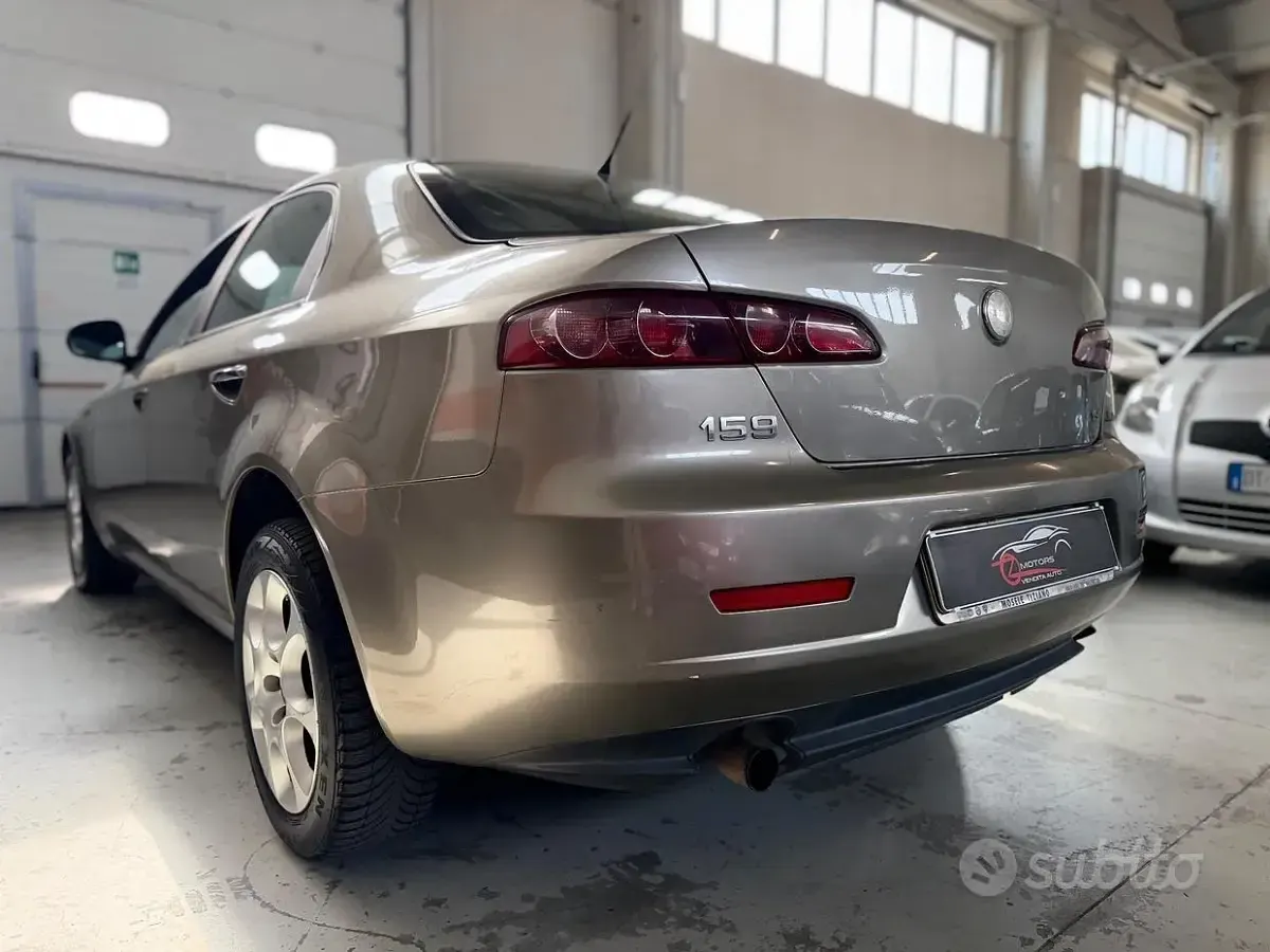 Usata Alfa Romeo 159 Progression 150 CV (110 kW) 2005 Marrone Berlina