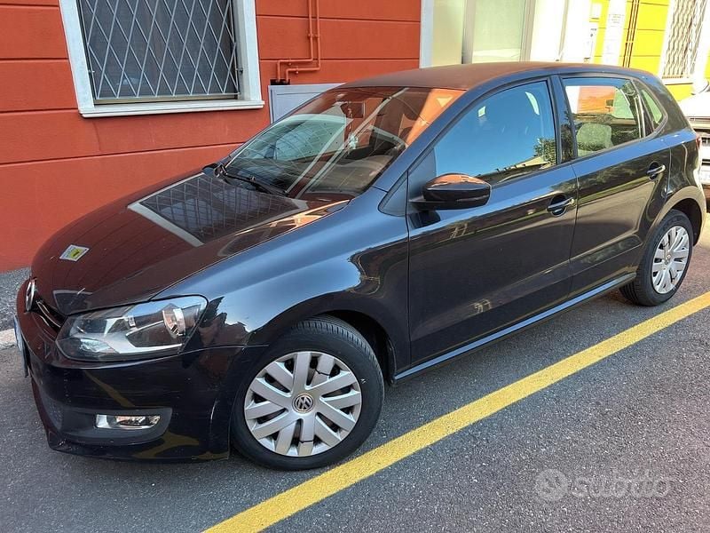 Nero Usata 2011 VW Polo Due volumi | 6000 € (Buon prezzo) - Immagine 1/4