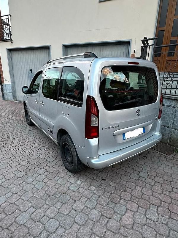 Usata Peugeot Partner 92 CV (67 kW) 2015 Grigio Monovolume