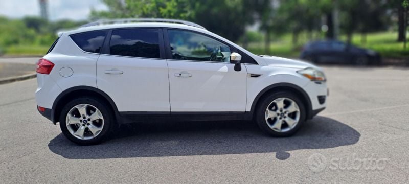 Bianco Usata 2011 Ford Kuga Titanium SUV | 4900 € (Ottimo prezzo) - Immagine 1/4