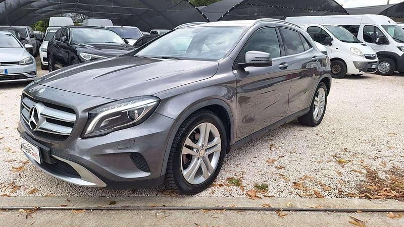 Usata Mercedes GLA220 170 CV (125 kW) 2015 Grigio scuro metallizzato SUV