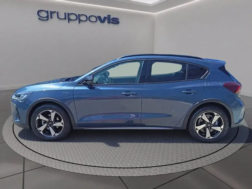 Usata Ford Focus Active 125 CV (91 kW) 2022 Blu metallizzato SUV