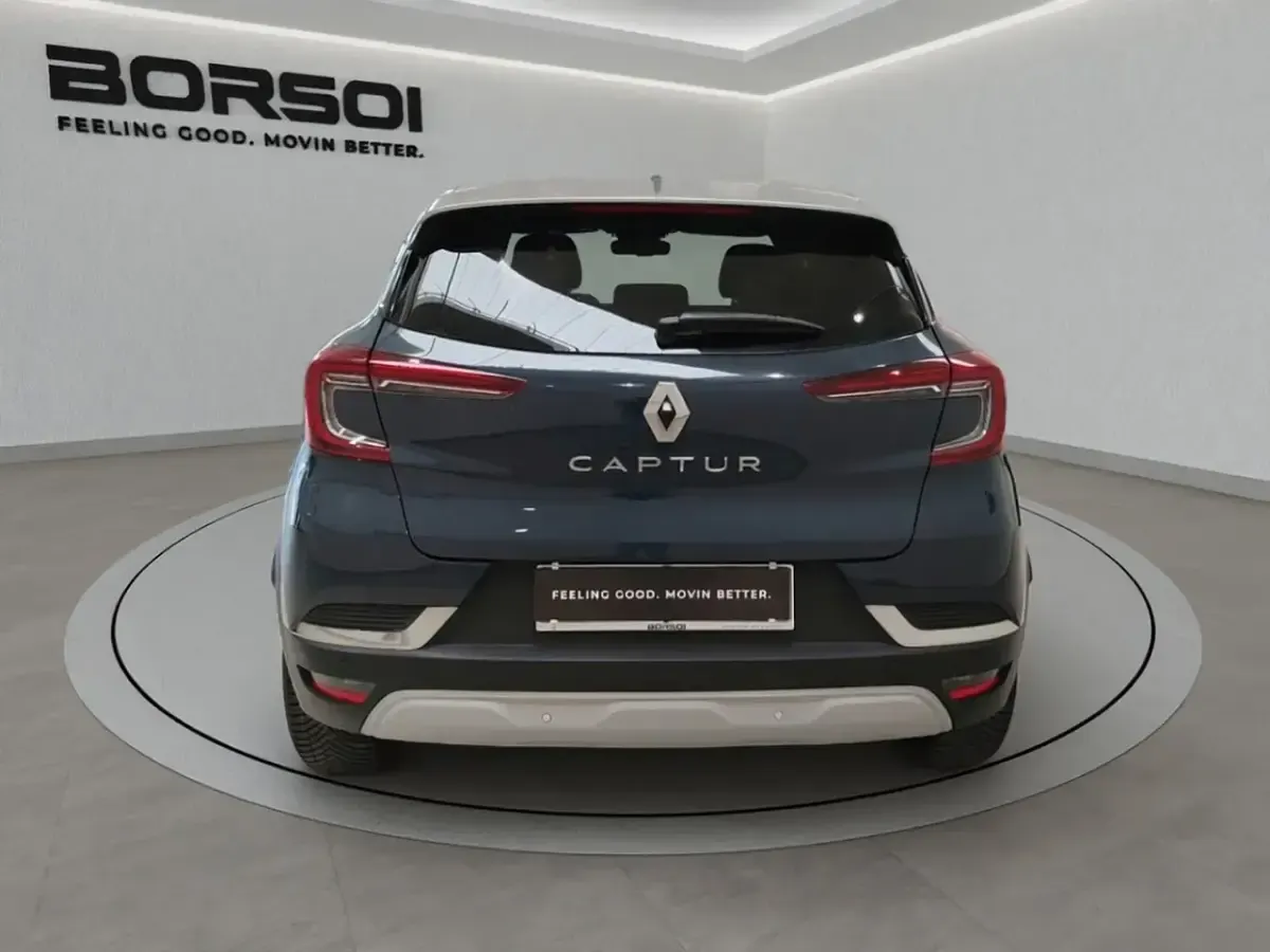 Usata Renault Captur Techno 101 CV (74 kW) 2023 Bic grigio medio tetto argento SUV