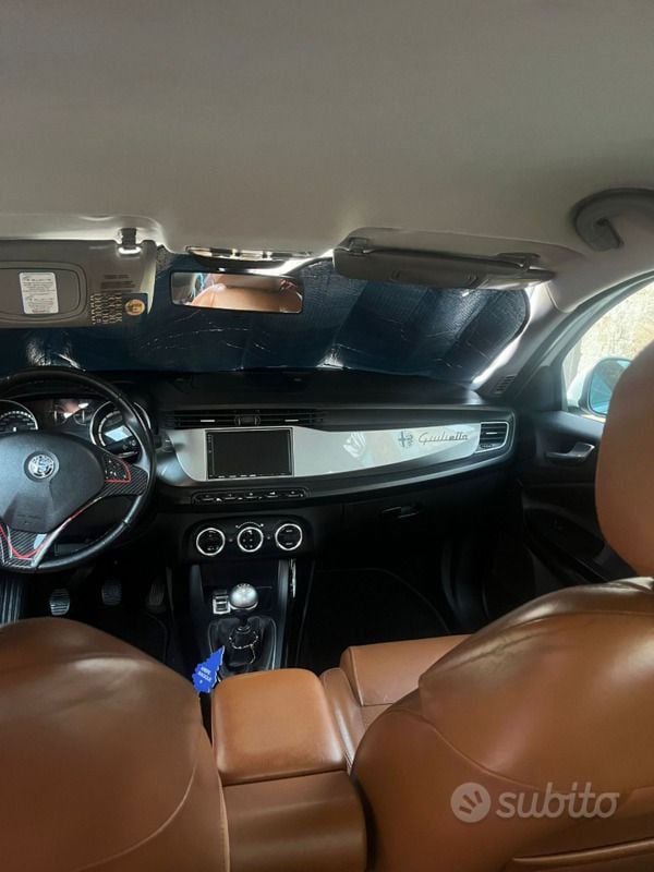 Bianco Usata 2011 Alfa Romeo Giulietta Due volumi | 5300 € (Buon prezzo) - Immagine 1/4