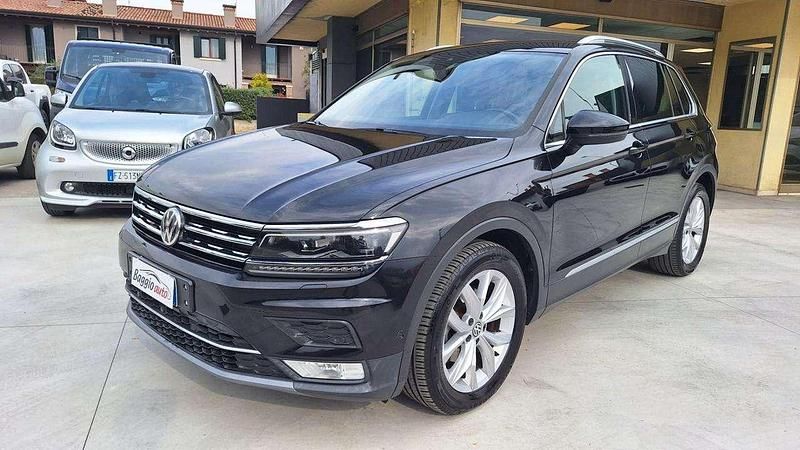 Nero metallizzato Usata 2017 VW Tiguan Executive SUV | 16.500 € (Buon prezzo) - Immagine 1/4
