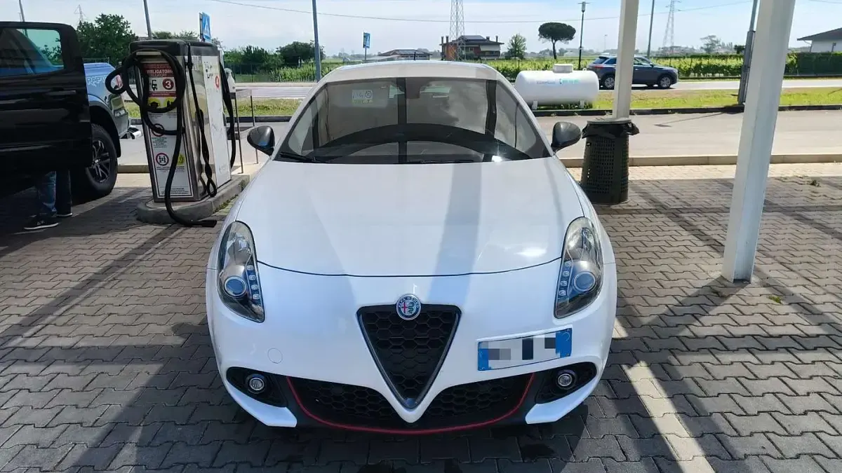 Usata Alfa Romeo Giulietta Super 120 CV (88 kW) 2017 Bianco Utilitaria