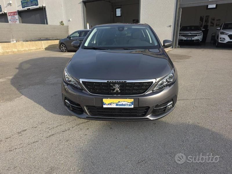 Grigio Usata 2020 Peugeot 308 Business-Line Tre volumi | 10.999 € (Ottimo prezzo) - Immagine 1/4