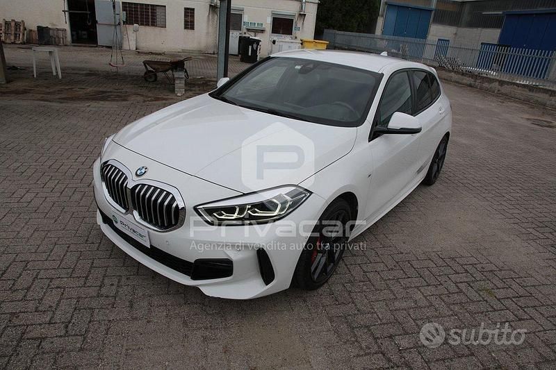 Bianco Usata 2022 BMW 120 M Sport Due volumi | 28.900 € (Buon prezzo) - Immagine 1/4