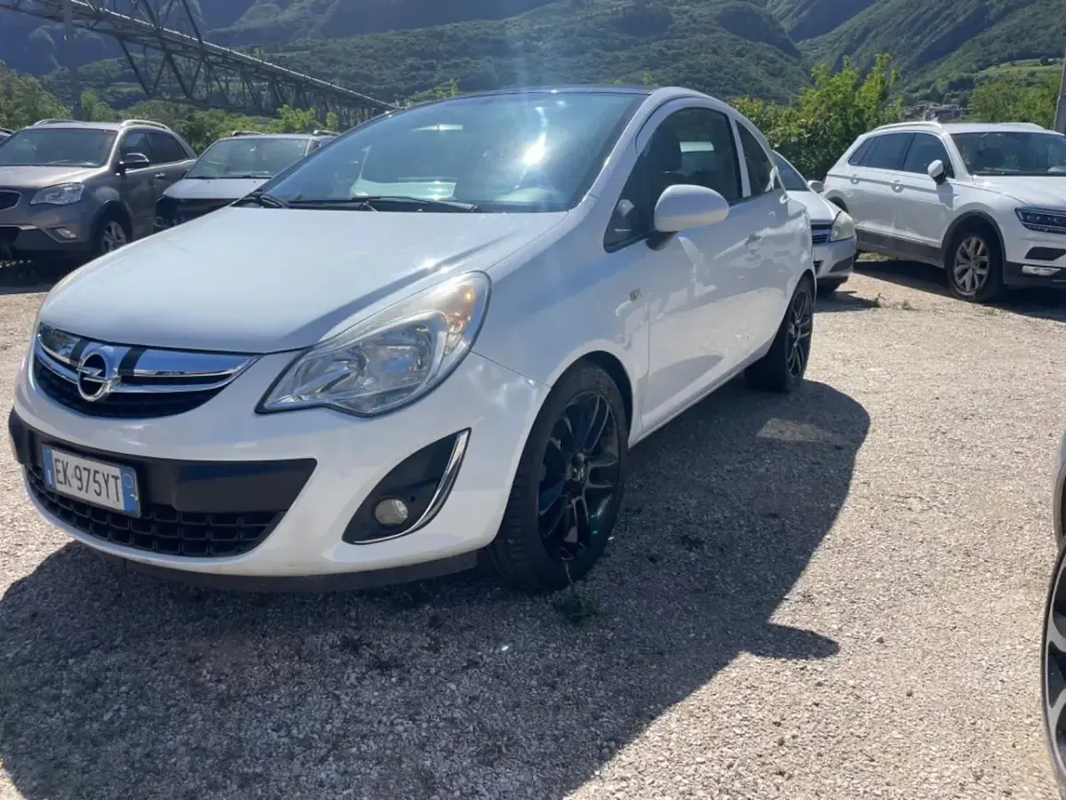 Usata Opel Corsa 95 CV (69 kW) 2012 Bianco Utilitaria