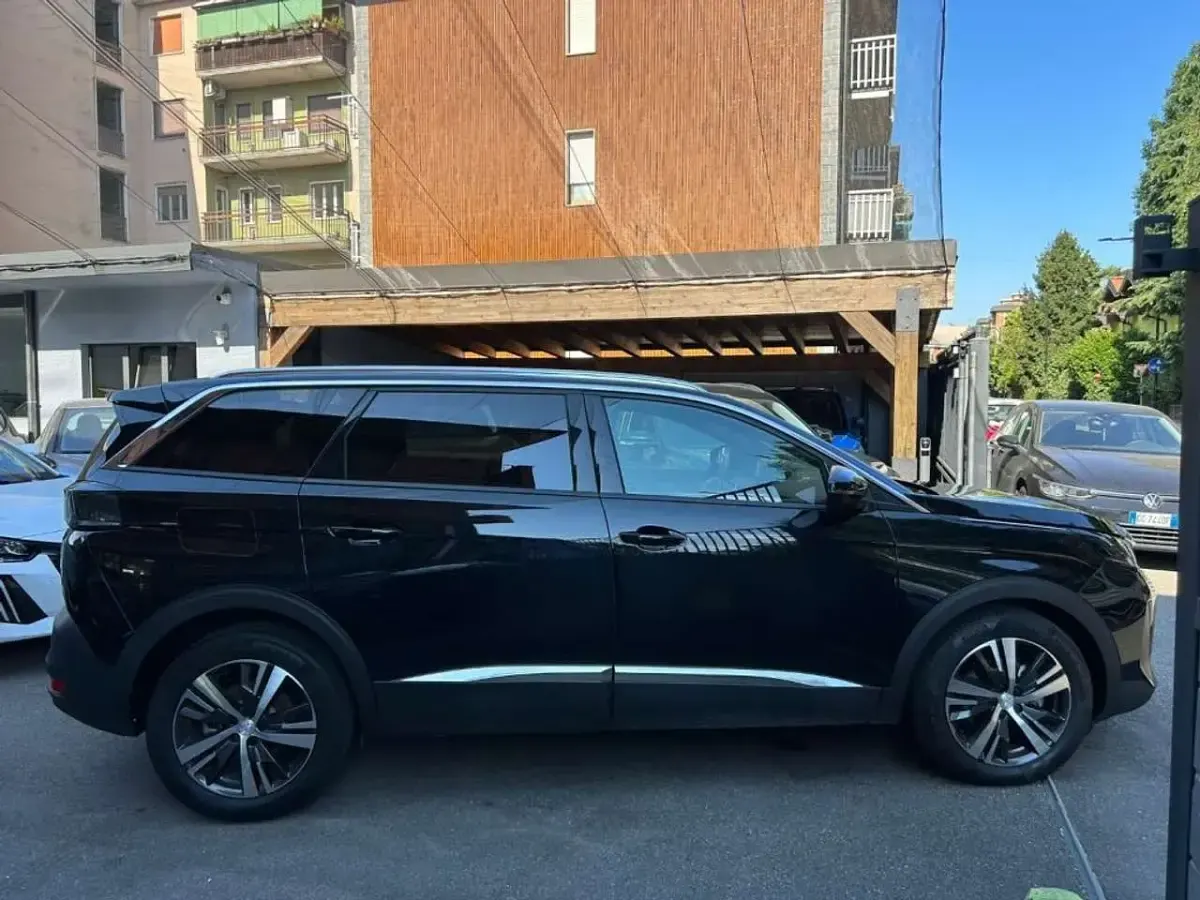 Usata Peugeot 5008 Allure 131 CV (96 kW) 2024 Nero SUV