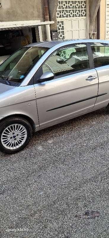 Usata Lancia Ypsilon 75 CV (55 kW) 2005 Argento Utilitaria
