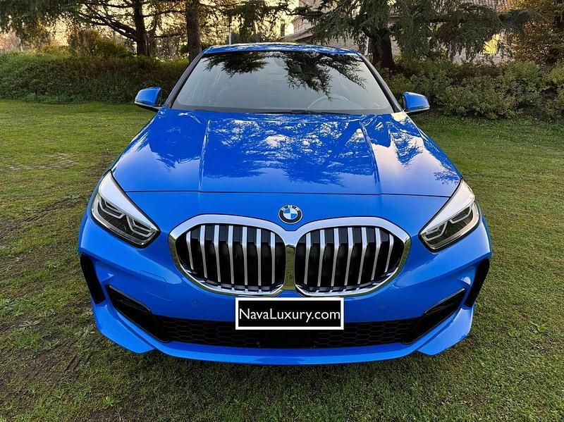 Misano blue Usata 2023 BMW 118 M Sport Due volumi | 29.900 € (Buon prezzo) - Immagine 1/4