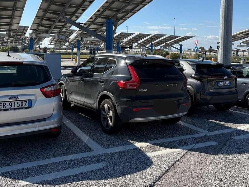 Usata Volvo XC40 Core 163 CV (119 kW) 2023 Nero SUV