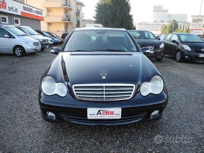 Usata Mercedes C220 Classic 150 CV (110 kW) 2005 Blu Berlina
