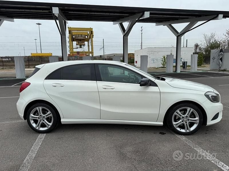 Usata Mercedes A180 122 CV (89 kW) 2013 Bianco Utilitaria