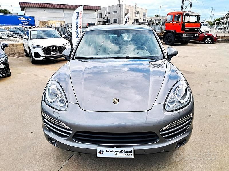 Usata Porsche Cayenne 245 CV (180 kW) 2012 Grigio SUV