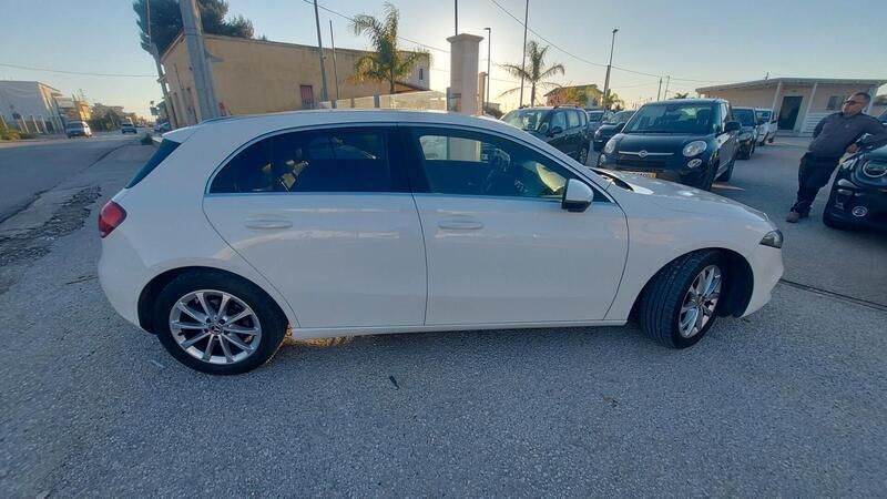 Usata Mercedes A200 150 CV (110 kW) 2019 Bianco pastello Utilitaria