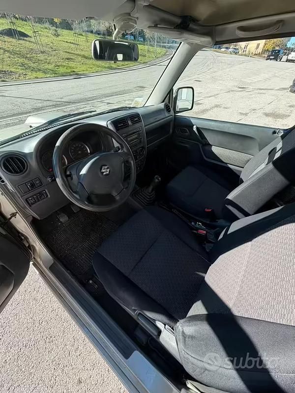 Usata Suzuki Jimny 65 CV (47 kW) 2005 Grigio SUV