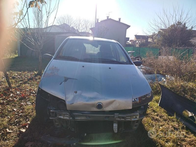 Usata Fiat Punto 2002 Grigio Berlina