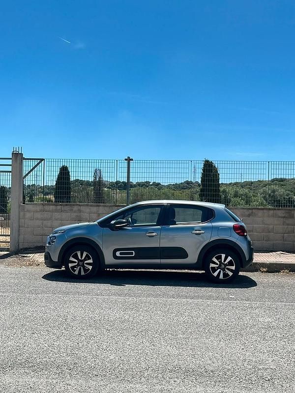 Grigio Usata 2024 Citroën C3 Feel Tre volumi | 13.500 € (Buon prezzo) - Immagine 1/3