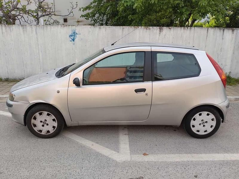 Usata Fiat Punto 60 CV (44 kW) 2000 Argento Utilitaria