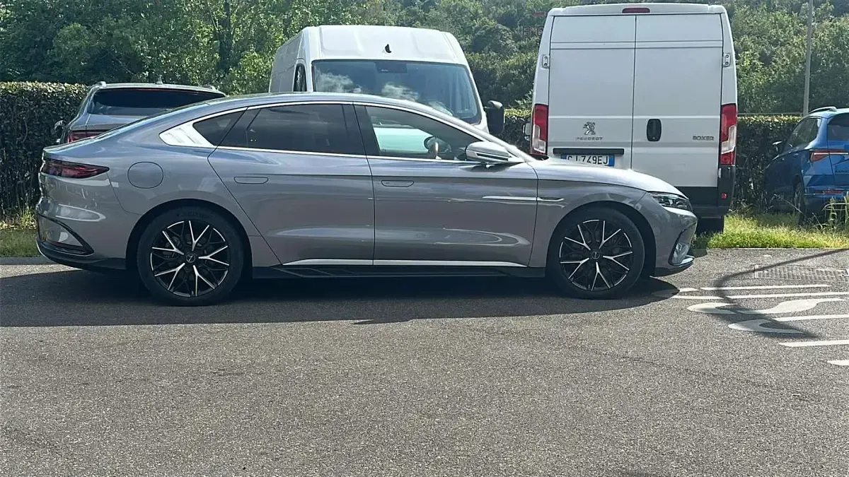 Usata BYD Han 130 kW (177 CV) 2024 Argento Berlina