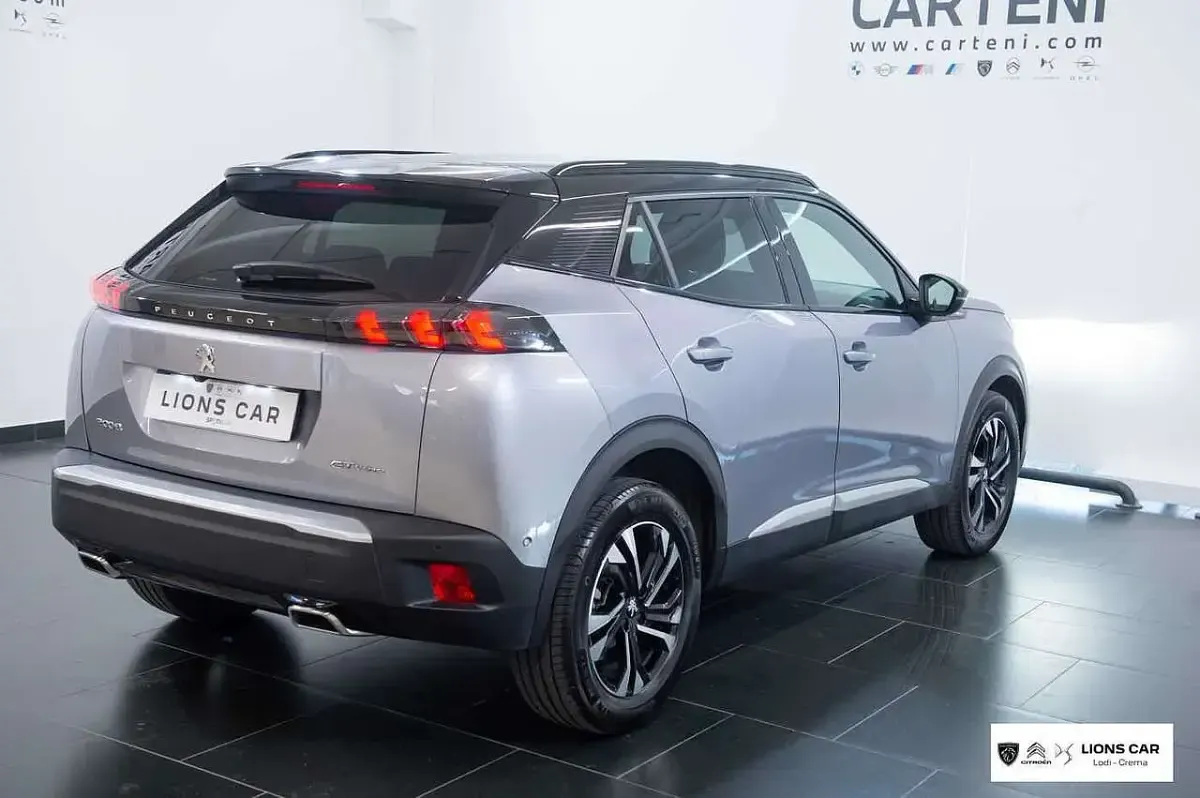 Usata Peugeot 2008 GT-line 131 CV (96 kW) 2020 Grigio SUV