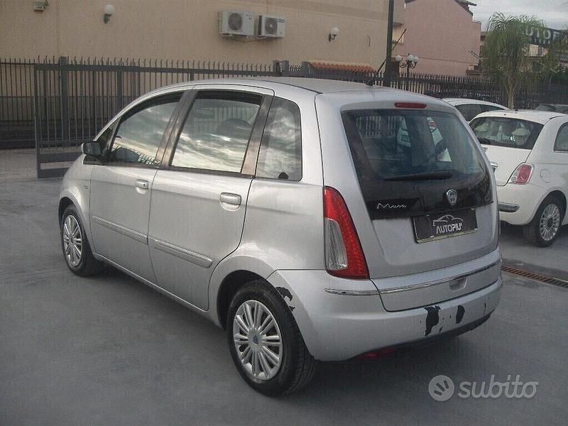 Usata Lancia Musa 77 CV (56 kW) 2009 Grigio Monovolume