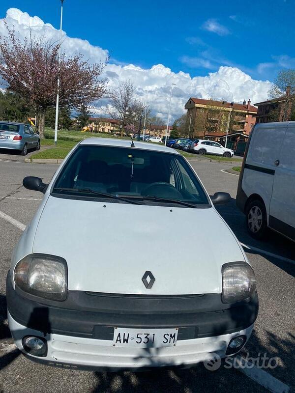 Usato 1998 Renault Clio II Benzin (1.200 €)