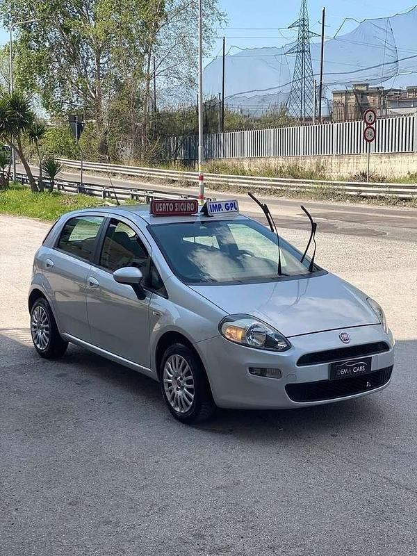 Usata Fiat Punto Street 77 CV (56 kW) 2014 Argento Utilitaria