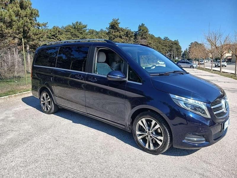 Usata Mercedes V250 Premium 190 CV (139 kW) 2018 Blu/azzurro Monovolume