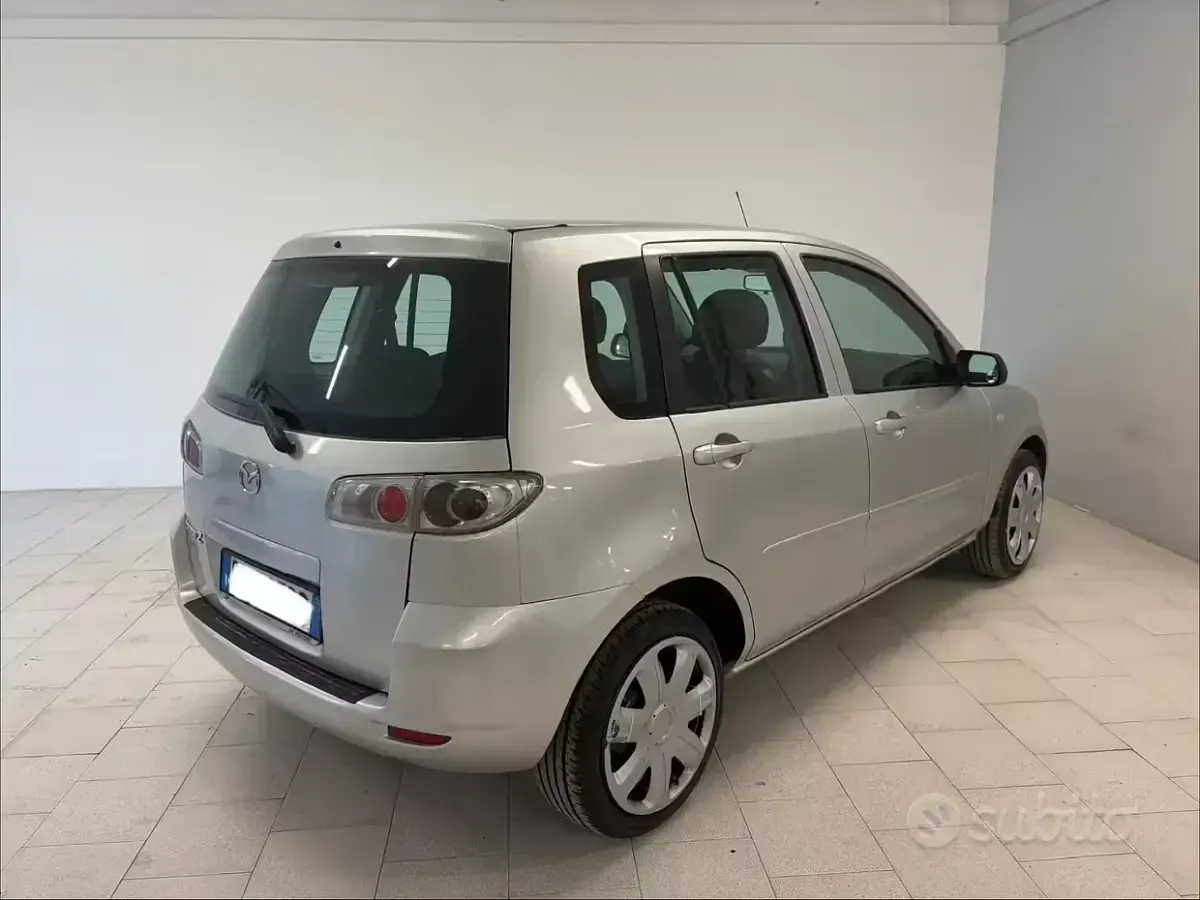 Usata Mazda 2 68 CV (50 kW) 2007 Grigio Utilitaria