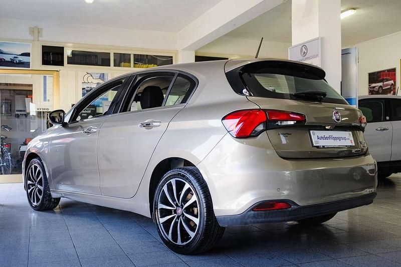 Usata Fiat Tipo Lounge 95 CV (69 kW) 2017 Sabbia met. Berlina